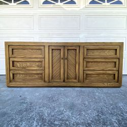 Dresser Thomasville Bureau Chest of 9 Drawers