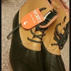 New Super cute Sporto tan and black leather boots.10.5