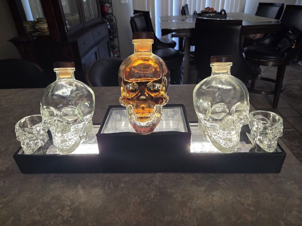 Vintage Rare Facewood Barrel Fire Unique Skull Face Cristal Glass Set Of 3.
