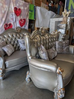 beautiful set of new sofas excellent quality