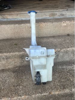 2012-2014 Hyundai Azera washer fluid tank
