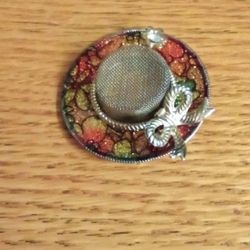 Gorgeous Vintage Enamel and Gold-tone Pin in Design of a Hat