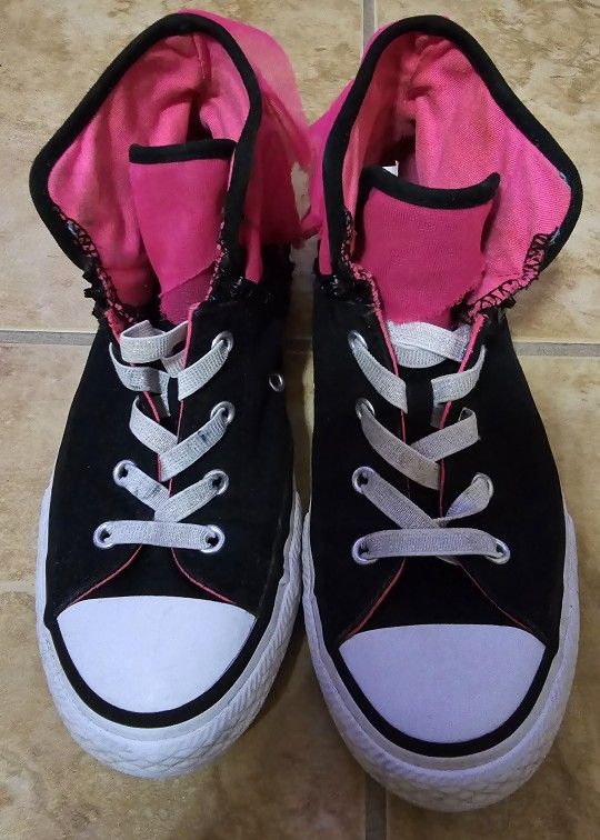 CONVERSE Block Party High Top Black & Hot Pink Ruffles
Kids Size 3