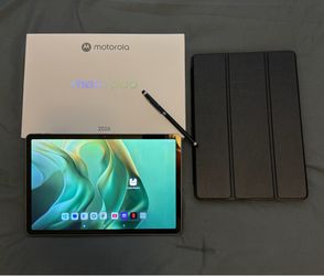 Brand new in box 2026 Motorola Moto Pad 5G + New Folio case and Stylus Bundle