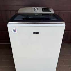 LIKE NEW 5.3 CAPACITY MAYTAG SMART WASHER