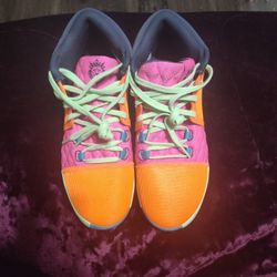 $60 Nikes Size 11