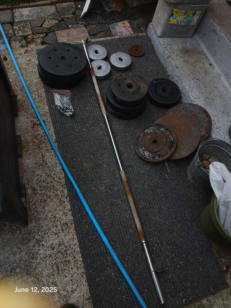 1020 Wight Bench And Weights