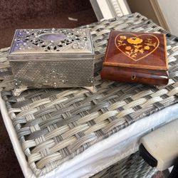Antique Music Boxes Still Play Music 