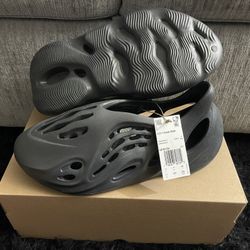 Yeezy Foam Runner Onyx Size 10