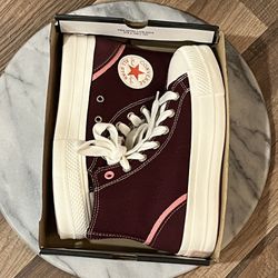 New Platform Converse Size 6.5 Woman’s Burgundy 