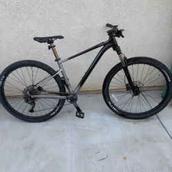 Black And Grey Cannondale Habit HT 3 Mtb