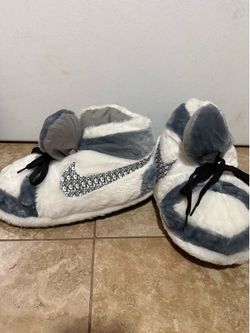 Nike slippers one size
