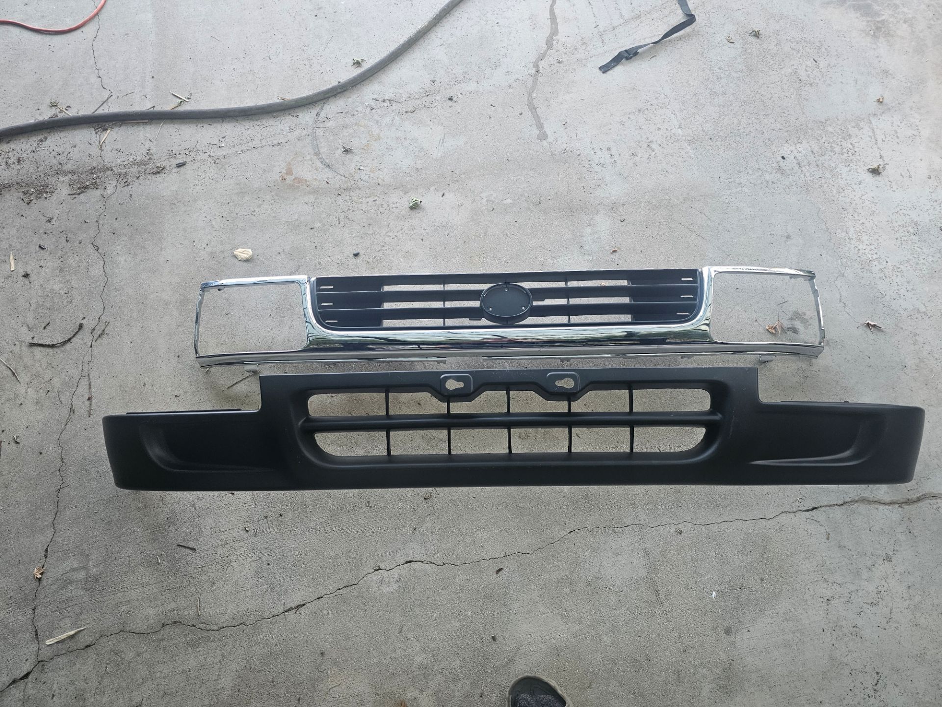 1995 (gen 2) Toyota 4Runner - Grille, Chrome Shell with Primed Insert and Lower Valance Panel