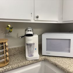 Vissani Microwave And White Keurig 