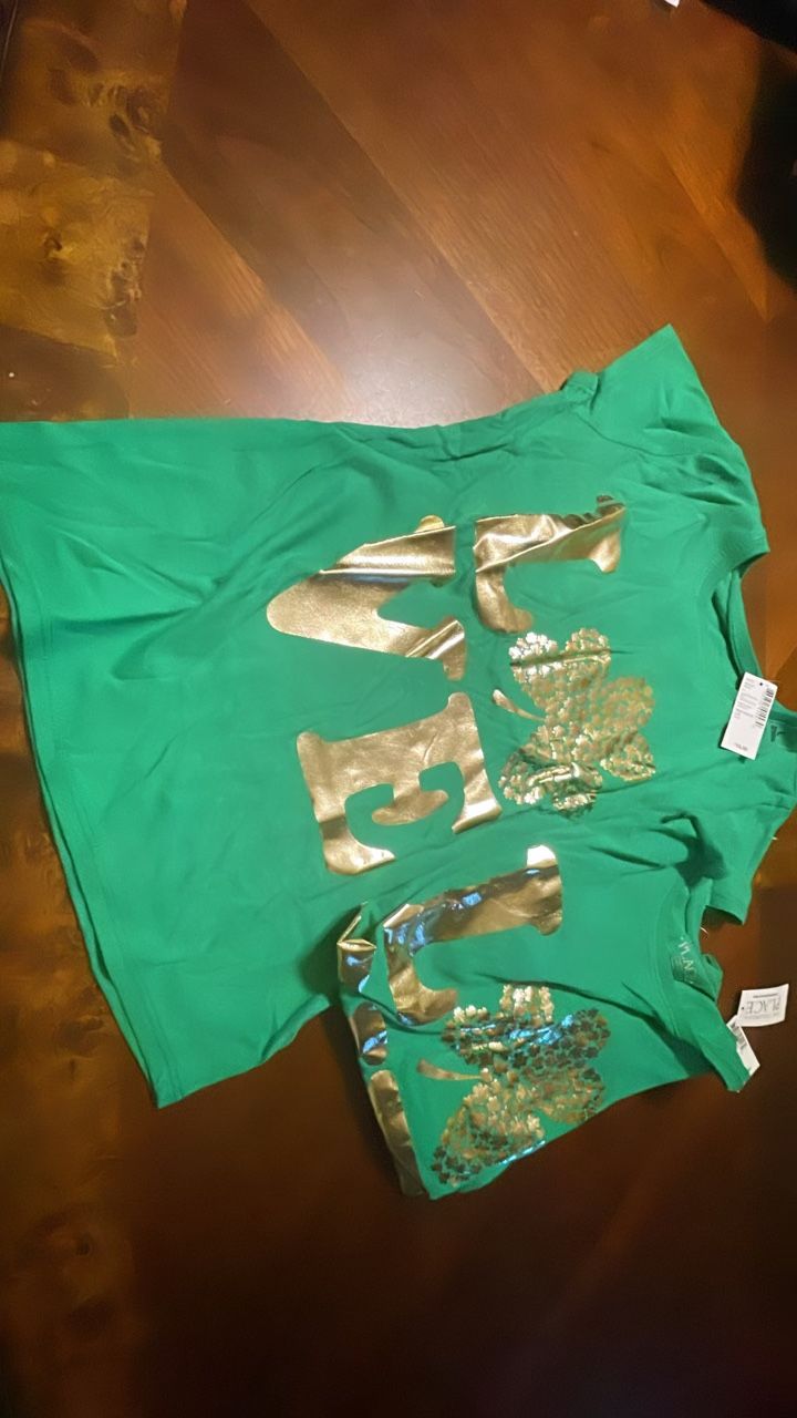 Girls Irish print shirt sizes: medium 6/8 qty (2), large 10/12 qty (2)
