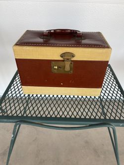 Vintage Sewing  Case With Insert And Key - Great Condition - Very Cool Looking And Color Combination 