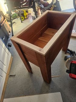 2ft W x 1Ft llL x 2ft H Localy Handmade cedar planter