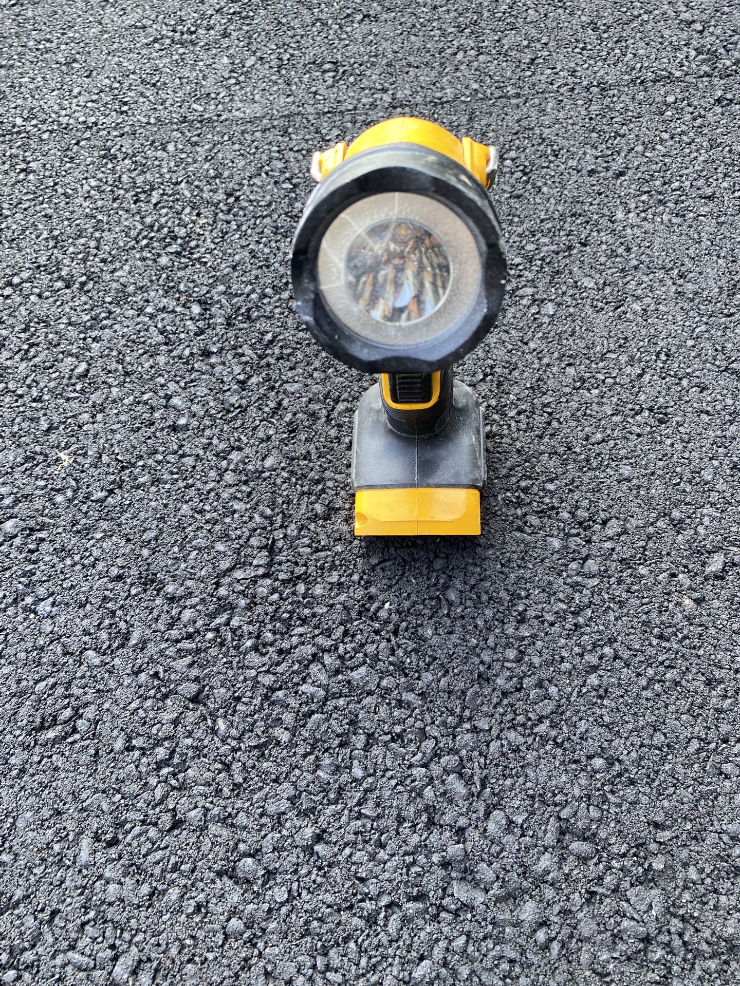 DEWALT 20V MAX* LED Work Light/Flashligh