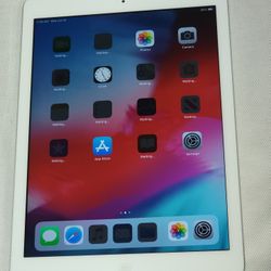 VERY Nice White APPLE iPad AIR  WIFI
