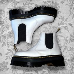 Dr. Martens 2976 Smooth Leather Platform Chelsea Boots - NEW (never worn)
