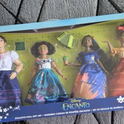 Disney Encanto Fashion Doll Gift Set featuring the Madrigal sisters