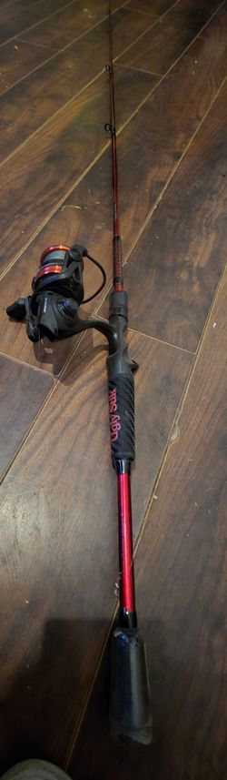 Red Ugly Stik Carbon Fishing Rod With Abu Garcia Black Max BMAXSP30 Spinning Reel
