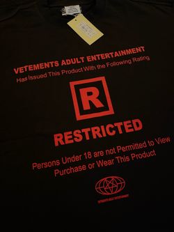vetements tee