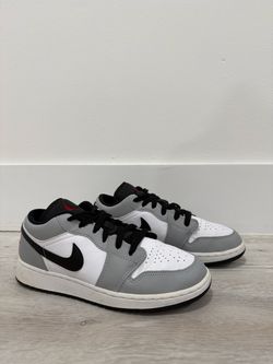 Selling Nike Air Jordan 1 Low