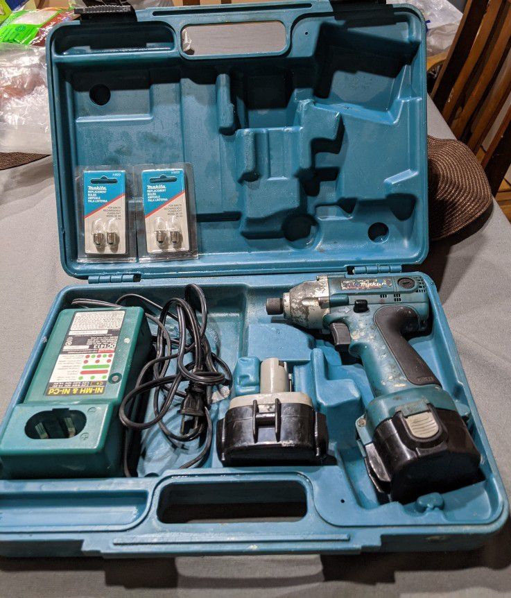 Makita Impact Driver & Makita Flashlight