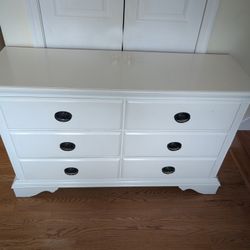Vintage White Dresser in good condition and REAL wood