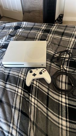 XBOX One S (1 TB)