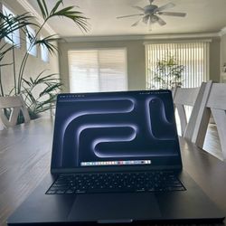Apple MacBook Air 15-inch M2! 256GB, 8GB! Like New Perfect Condition!! Midnight Color 100% Battery Health !