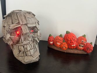 HALLOWEEN DECOR - CERAMIC SKULL WITH LIGHT UP EYES & PUMPKINS FIGURE