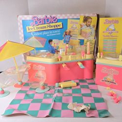 VINTAGE 1987 Mattel Barbie Ice Cream Shoppe Playset 95% Complete Great Condition