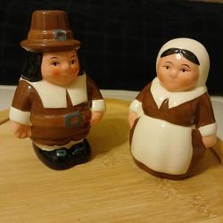 Vintage 2002 Publix Pilgrim Salt And Pepper Shakers 5 In Tall. No Chips Or Cracks.