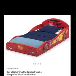 Disney Cars Lightning McQueen Plastic Toddler Bed Frame/ Cars/ Disney/ Toddler/ Kids/ Toys/ Bedroom/ Bed/ Furniture/ New