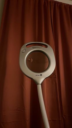 Magnifying LED light