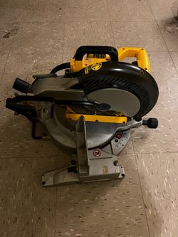 DEWALT Corded Saw Like new