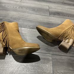 New Tan Suede fringed ankle books size 9