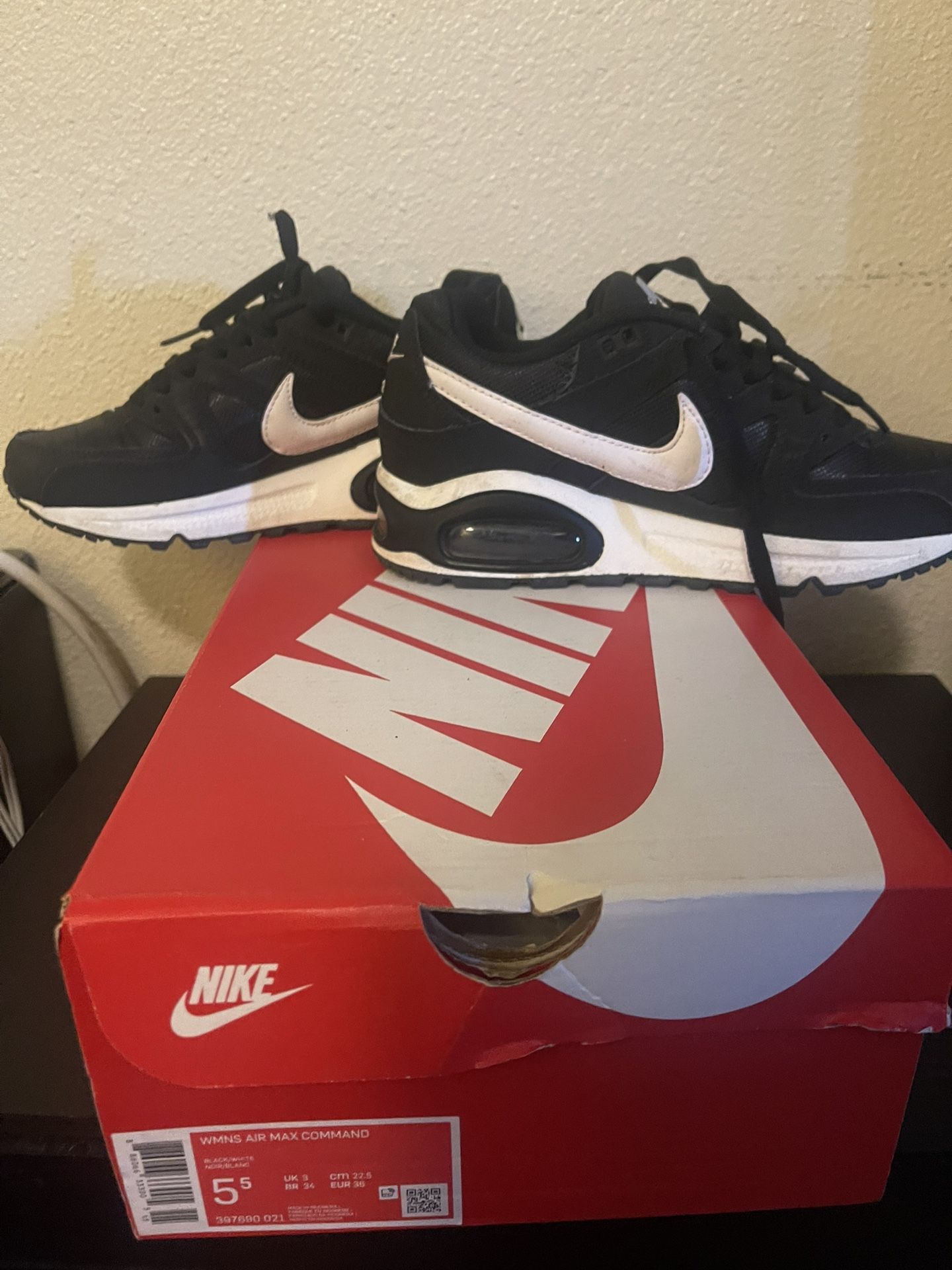 5.5 Youth Nike Air Max Girls shoes