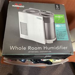 Whole room humidifier