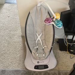 4 Moms Bluetooth Baby Swing 