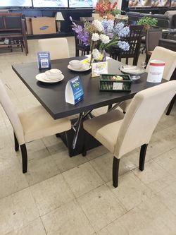 ULTRA MODERN DINING