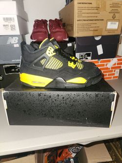 Jordan 4 Thunder