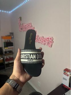Christian Dior slides woman