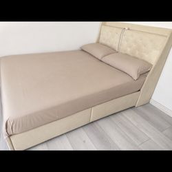 Queen Bed 