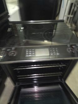 GE Profile 30-in Glass Top 5 burners 5.3-cu ft Air Fry Convection Oven Single oven electric rang...