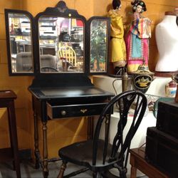 Rare Vanity w/ Tri Fold Mirror And Chair By Quaint American Furniture Stickly Bros. Co For Sale