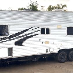 2006 Vortex 24ft Front Queen Bed Model.. Onan Generator on board w/Fuel Station ⛽️ Sleeps 6 comfortably.. CLEAN TITLE READY TO GO