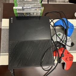 Xbox One (3 Controllers + Games)